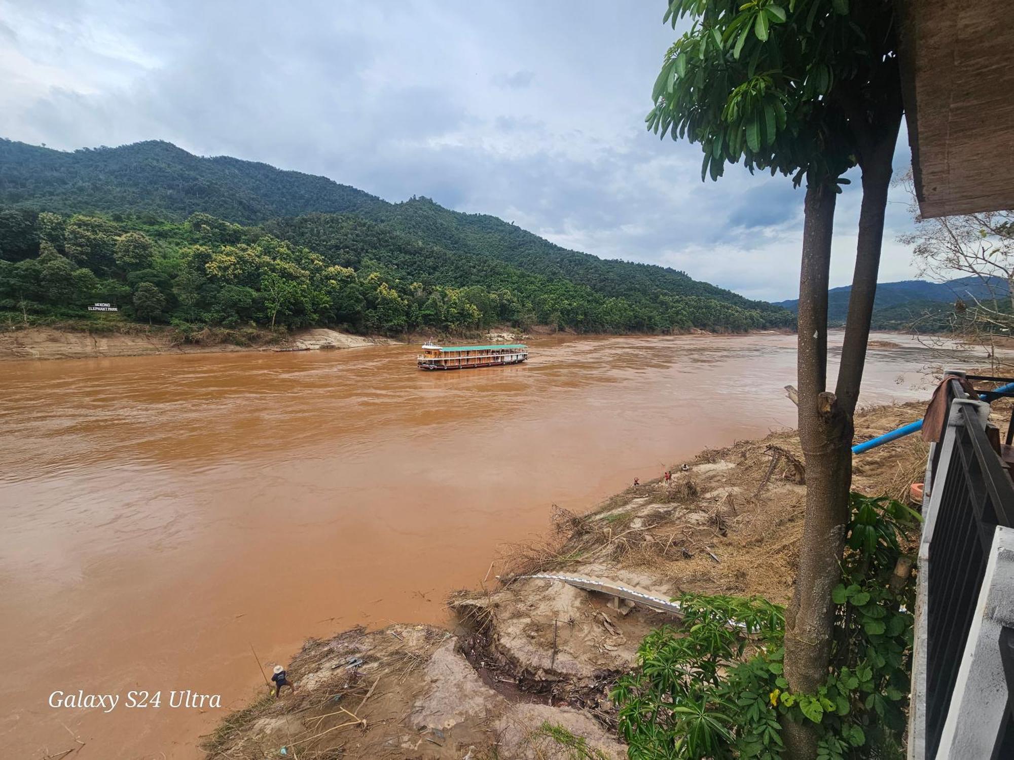 Inn Riverside Hostel Pb Muang Pakbèng Eksteriør billede