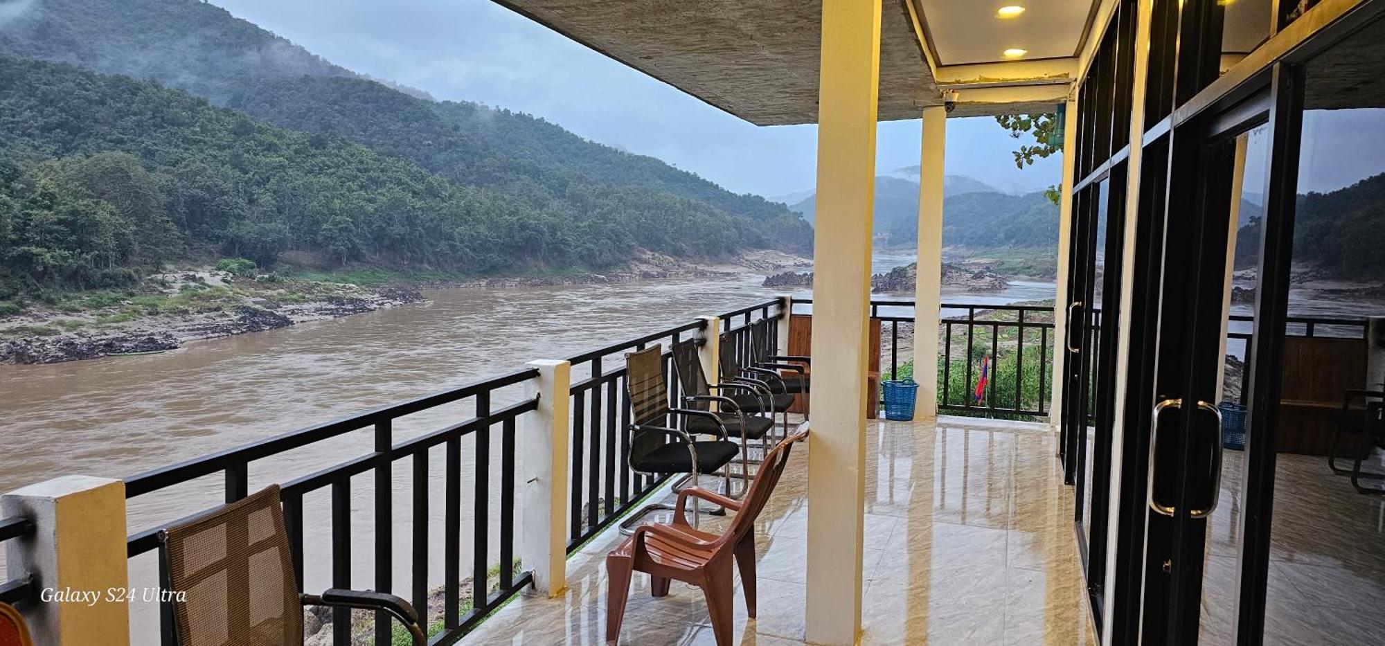 Inn Riverside Hostel Pb Muang Pakbèng Eksteriør billede
