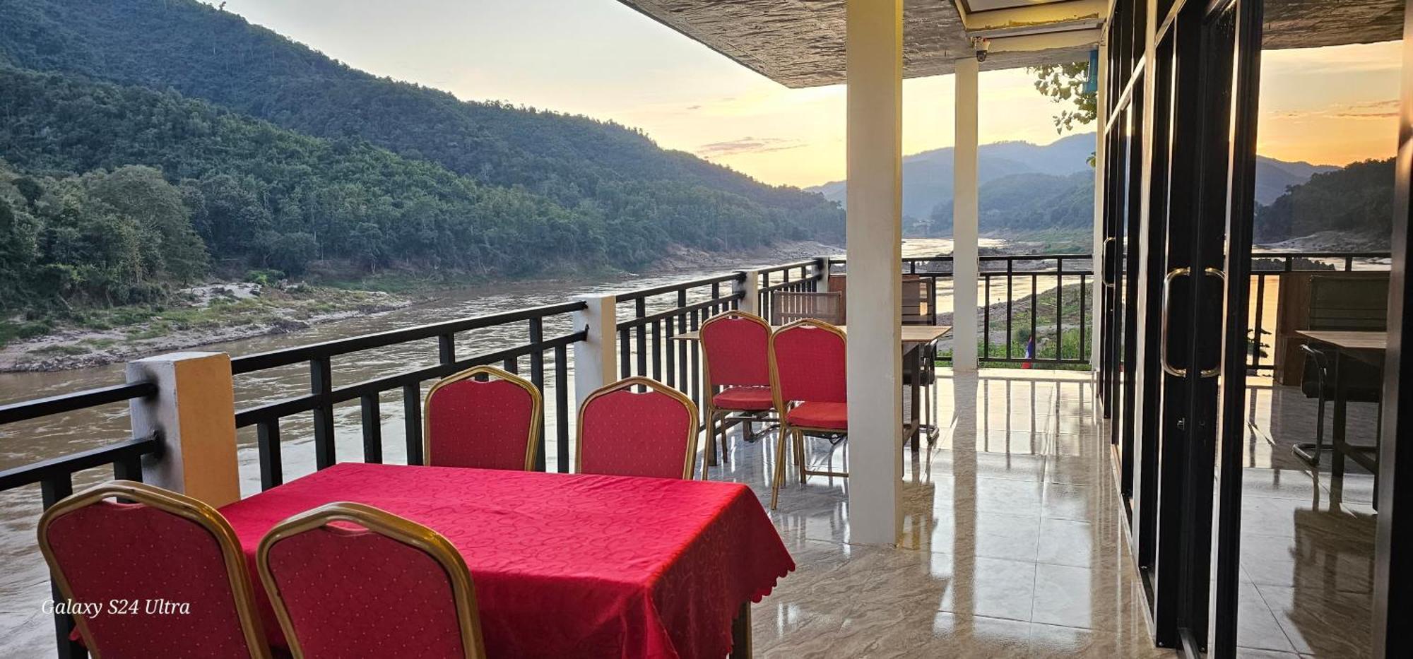 Inn Riverside Hostel Pb Muang Pakbèng Eksteriør billede