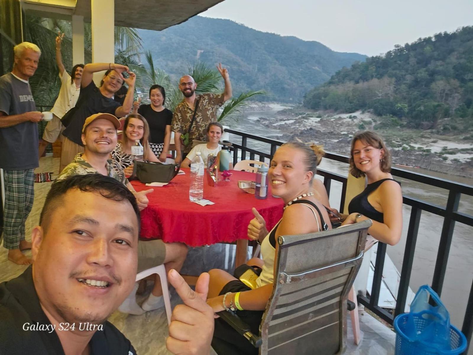 Inn Riverside Hostel Pb Muang Pakbèng Eksteriør billede